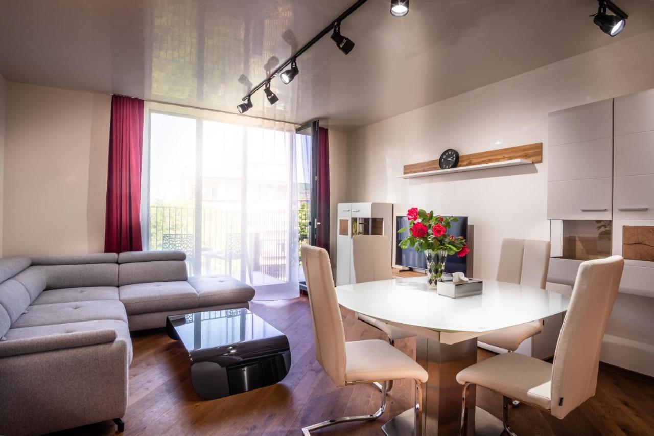 Luxury In Building K55 With Free Garage Apartment *