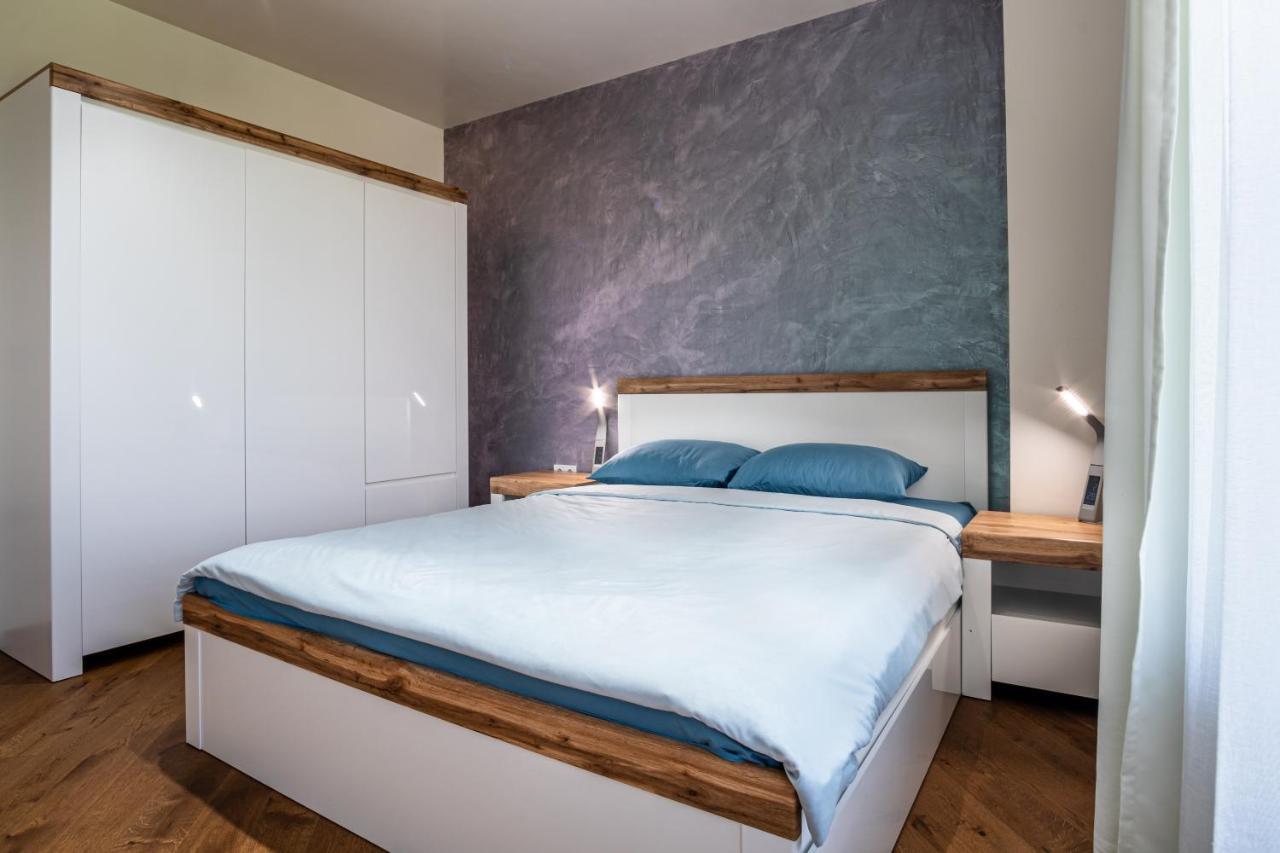 Luxury In Building K55 With Free Garage Appartamento Varna